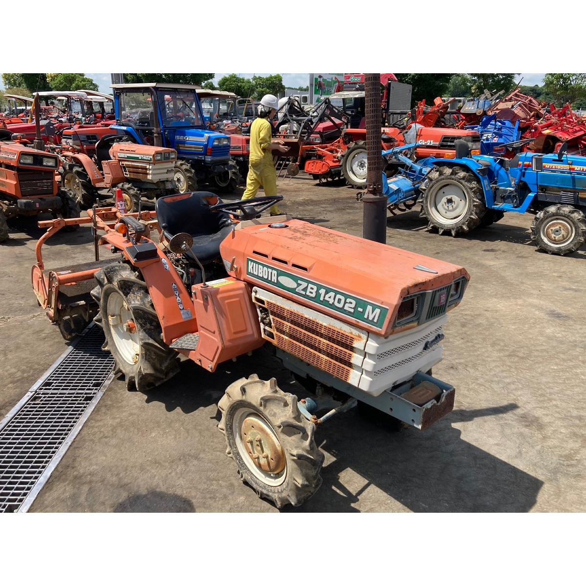 Tractors KUBOTA B1402D - FARM MART