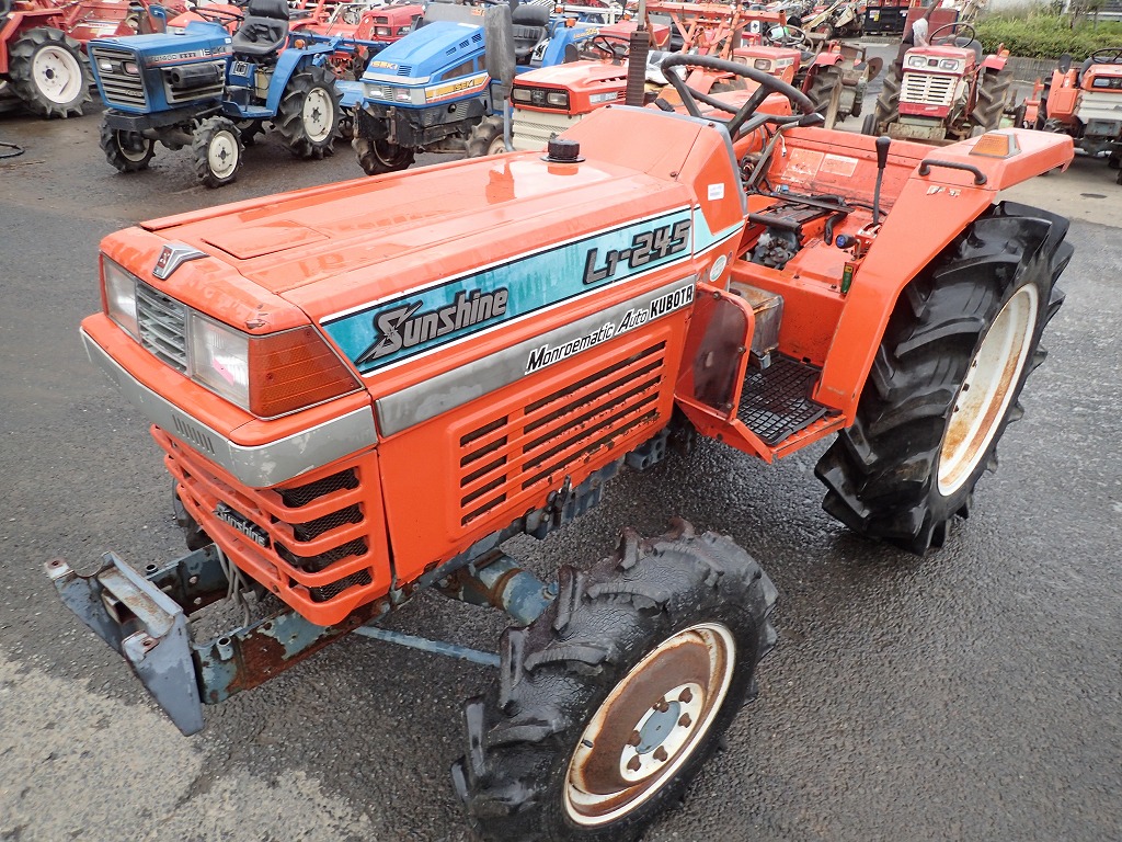 Tractors KUBOTA L1-245D - FARM MART