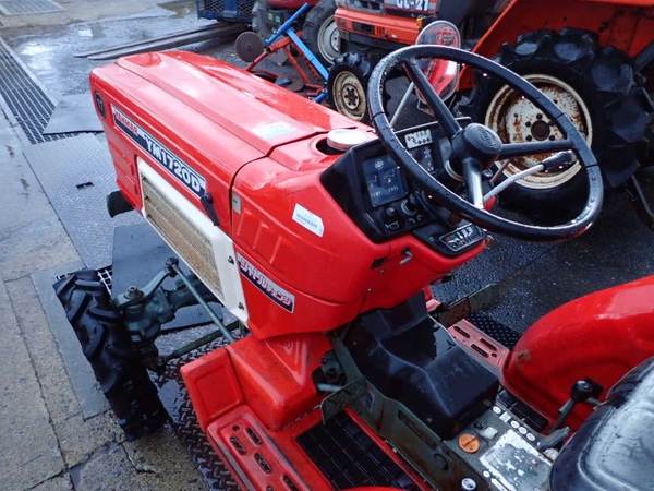 【SOLD OUT】ヤンマ トラクター YM1720 17馬力 2WD シャトルシフト Tractors YANMAR YM1720D - FARM MART