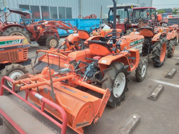 Tractors KUBOTA B1402DT - FARM MART