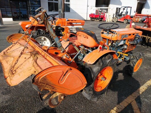 KUBOTA トラクター B7001D