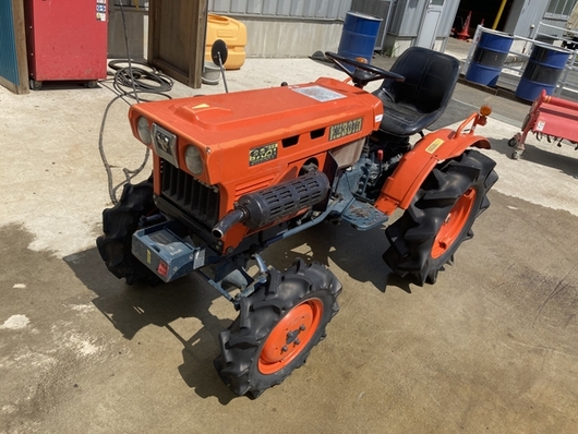 KUBOTA トラクター B7001D