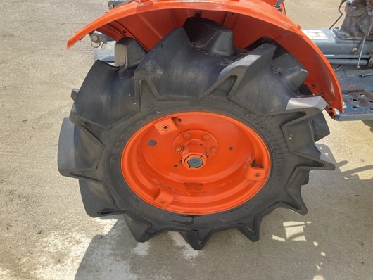 KUBOTA トラクター B7001D
