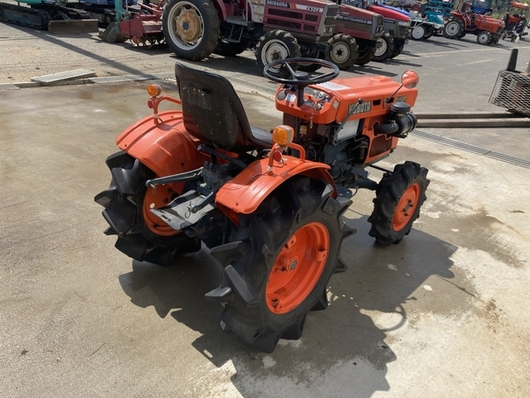 KUBOTA トラクター B7001D