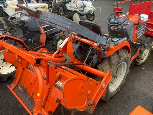 KUBOTA トラクター B72