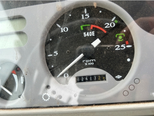 Massey Ferguson トラクター 