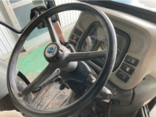 NEW HOLLAND トラクター TN65S