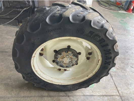 NEW HOLLAND トラクター TN65S