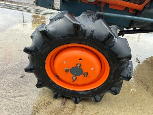 KUBOTA トラクター B7001
