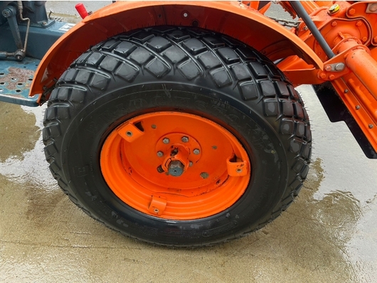 KUBOTA トラクター B7001