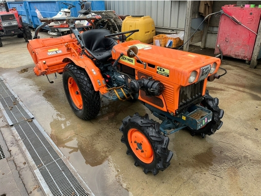 KUBOTA トラクター B7001