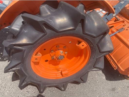 KUBOTA トラクター B7001D