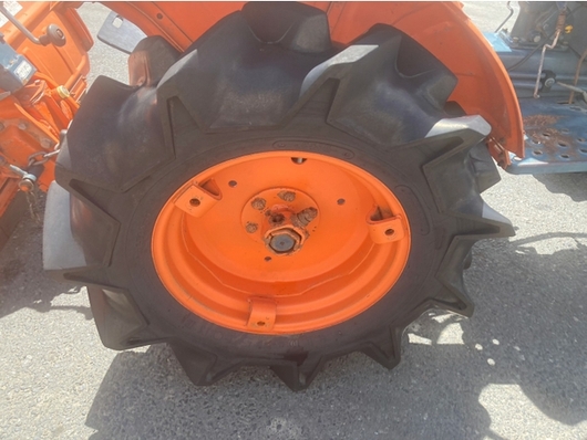 KUBOTA トラクター B7001D