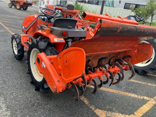 KUBOTA トラクター B52