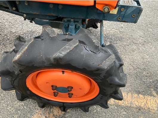 KUBOTA トラクター B7001