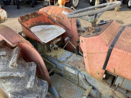 Massey Ferguson トラクター MF125S