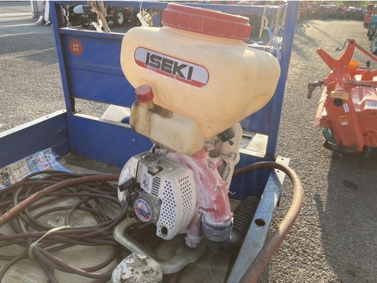 ISEKI 背負動力散布機 ID518