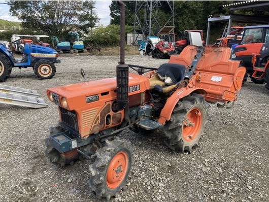 KUBOTA トラクター B7001D