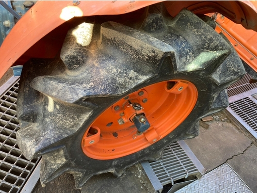 KUBOTA トラクター B7001