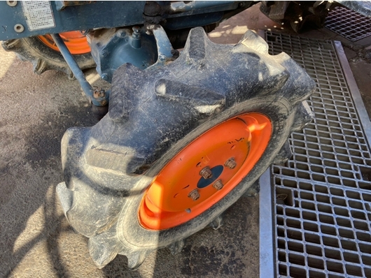 KUBOTA トラクター B7001
