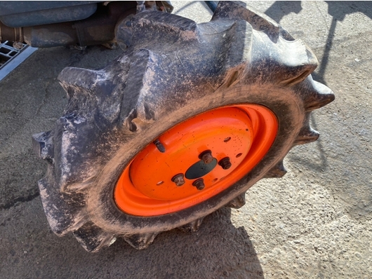 KUBOTA トラクター B7001