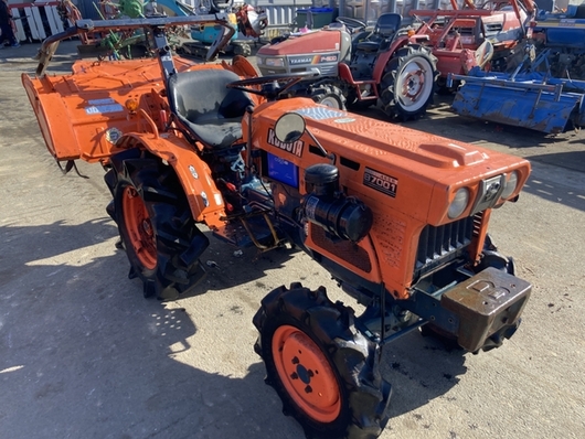 KUBOTA トラクター B7001D