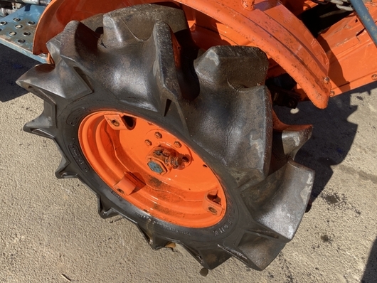 KUBOTA トラクター B7001D