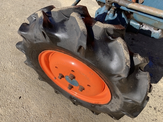 KUBOTA トラクター B7001D