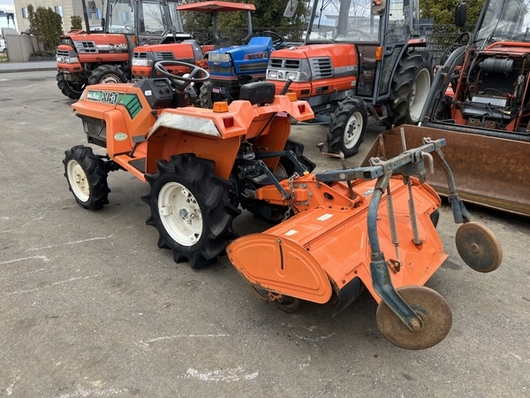 KUBOTA トラクター XB-1