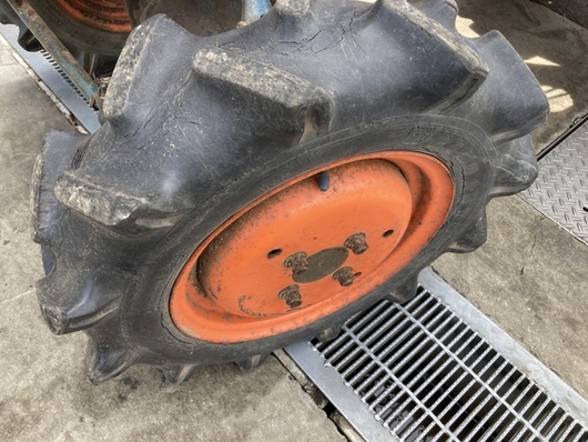 KUBOTA トラクター B7001