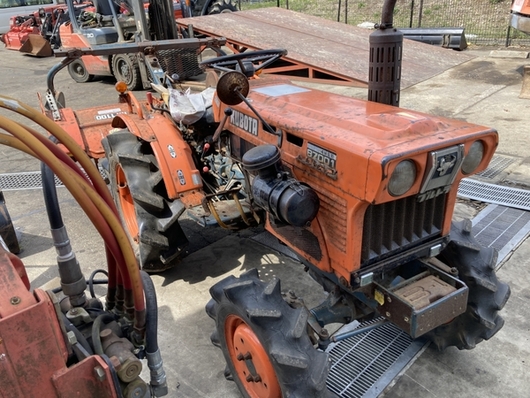 KUBOTA トラクター B7001
