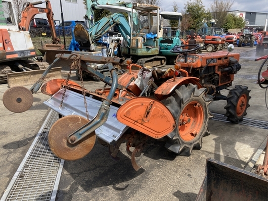 KUBOTA トラクター B7001