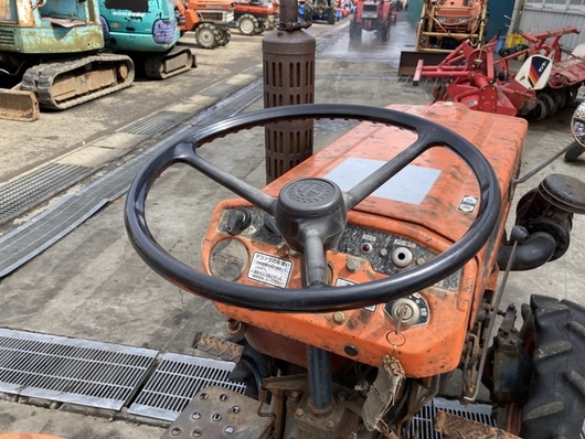 KUBOTA トラクター B7001