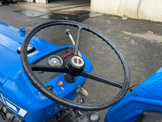 ISEKI トラクター TS1610