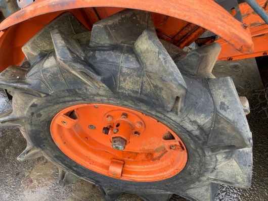 KUBOTA トラクター B7000D