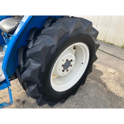 NEW HOLLAND トラクター 