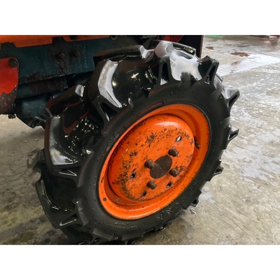 KUBOTA トラクター B7001D