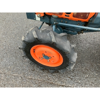 KUBOTA トラクター B7001
