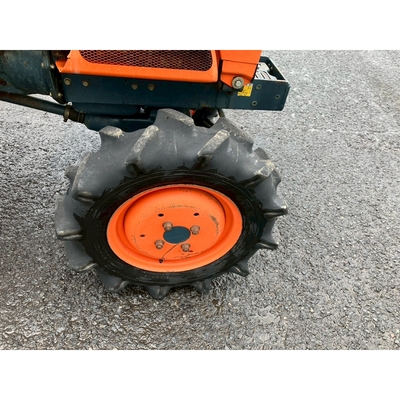 KUBOTA トラクター B7001