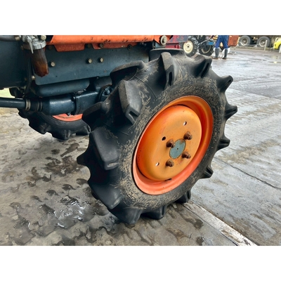 KUBOTA トラクター B7001