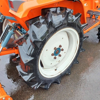 KUBOTA トラクター B1-17