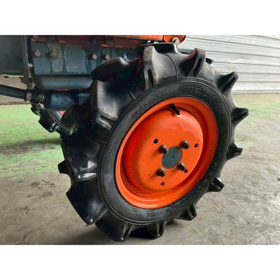 KUBOTA トラクター B7001D