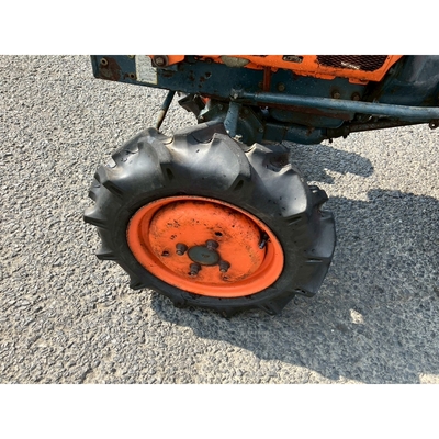 KUBOTA トラクター B7001D