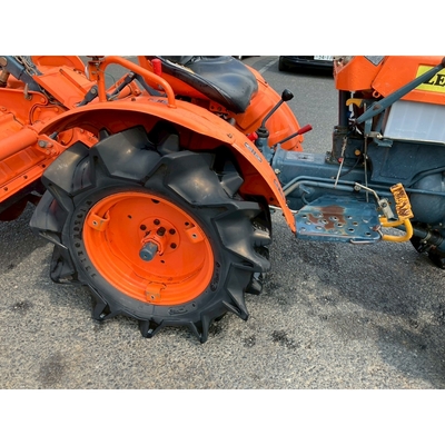 KUBOTA トラクター B7001D