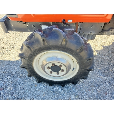 KUBOTA トラクター L1-195D