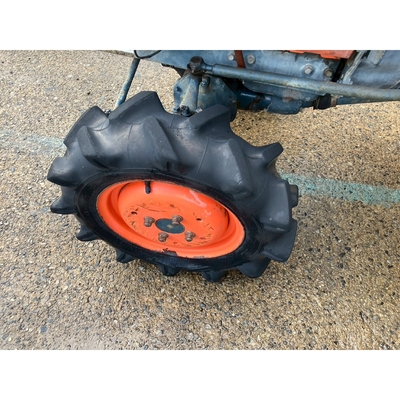 KUBOTA トラクター B7001