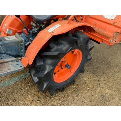 KUBOTA トラクター B7001