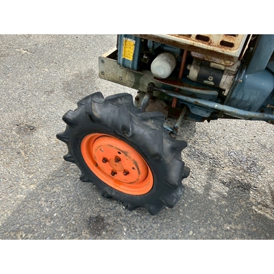KUBOTA トラクター B7000D