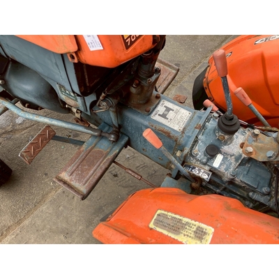 KUBOTA トラクター B7000D