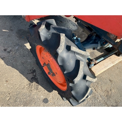 KUBOTA トラクター B7001